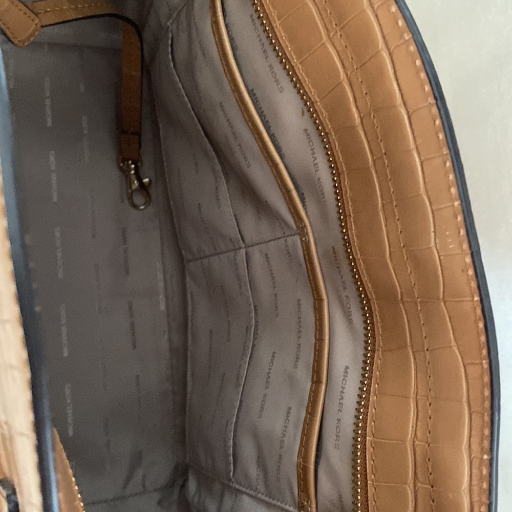 Michael Kors leather purse. Aligator. Color Brown with Gold accessories. - Picture 10 of 12